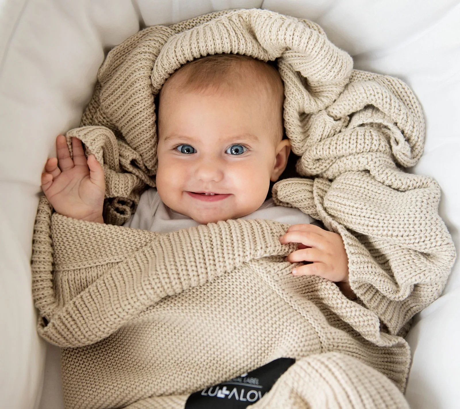 Lullalove Soft Bamboo Baby Blanket with a Frill