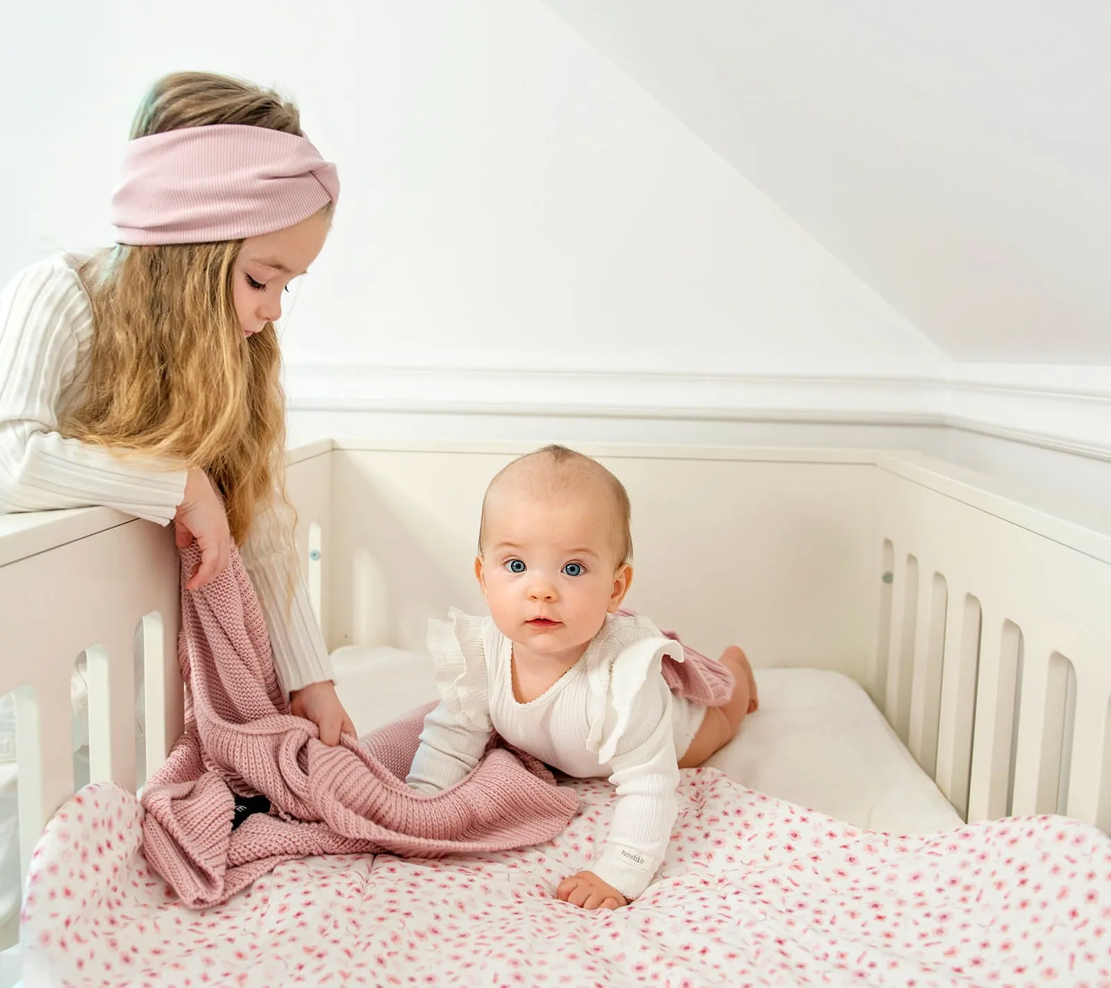 Lullalove Soft Bamboo Baby Blanket with a Frill