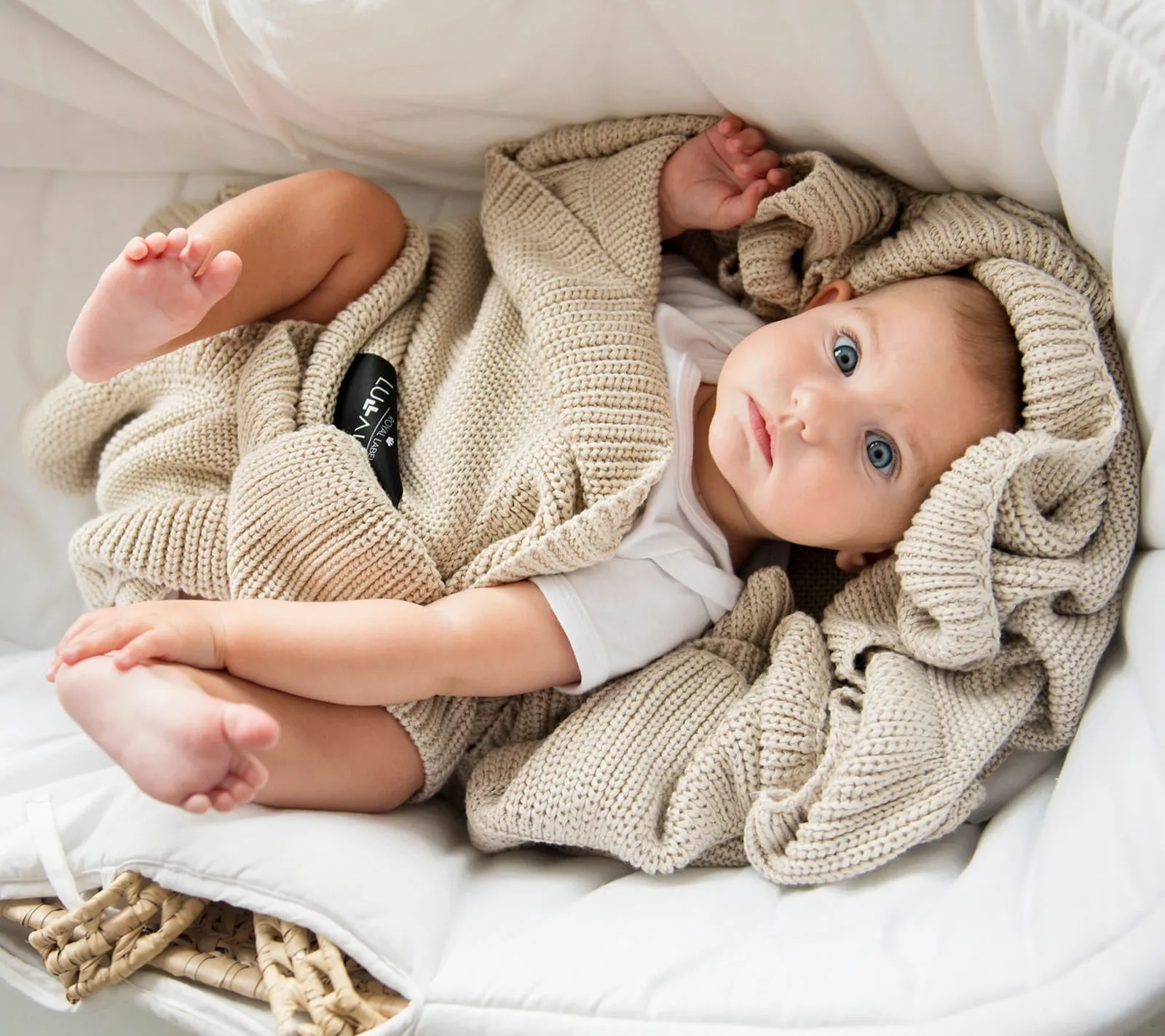 Lullalove Soft Bamboo Baby Blanket with a Frill