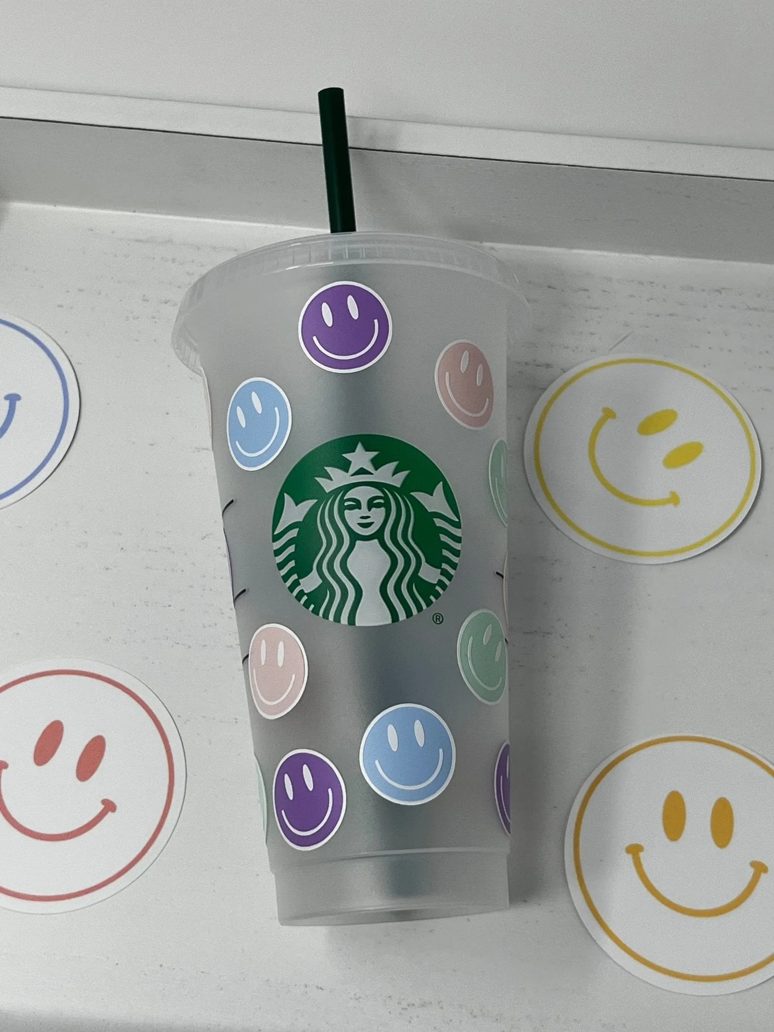 Venti 24oz Retro Smiley Face Design Starbucks Reusable Cup