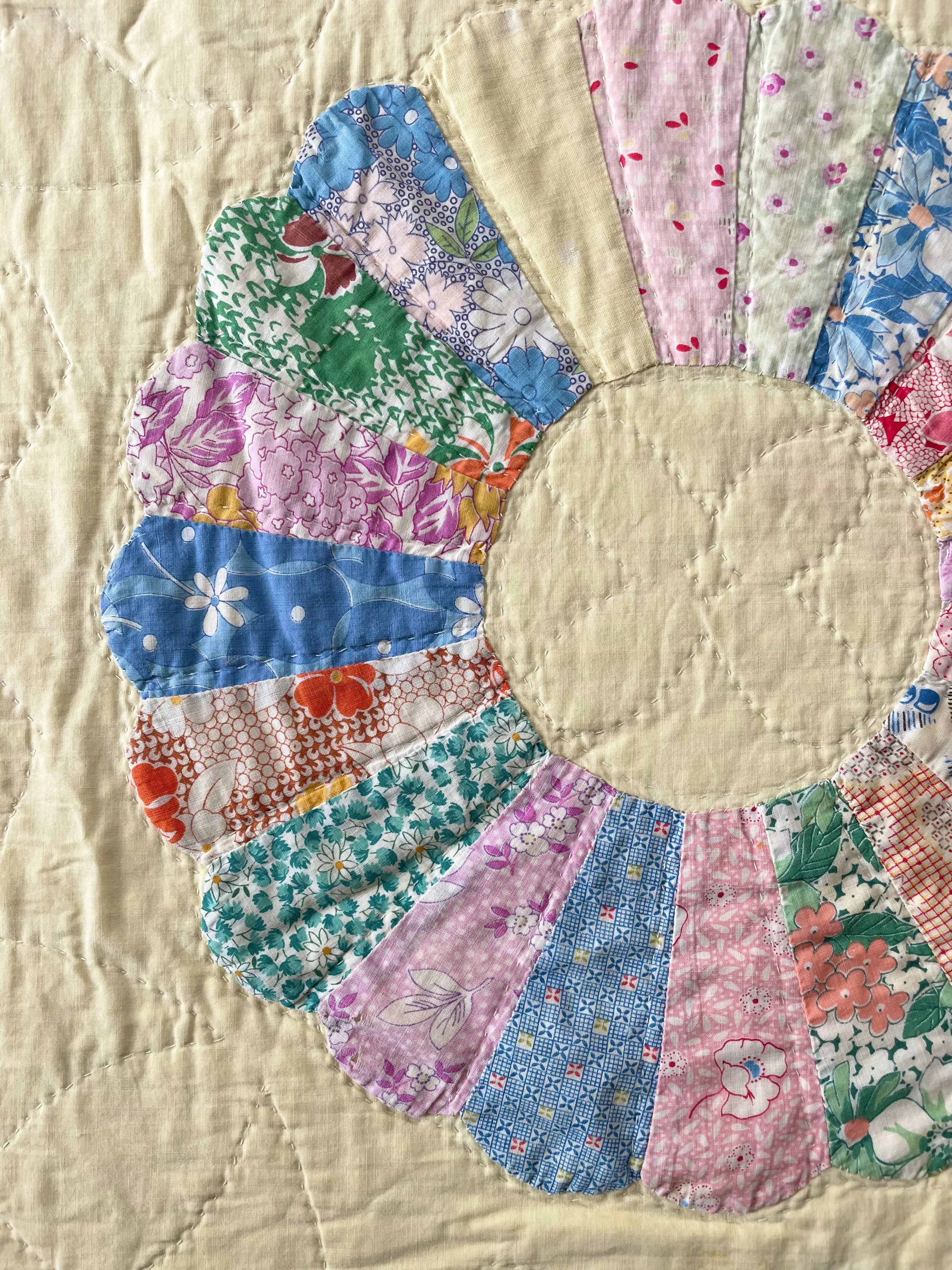 Vintage 1930s Dresden Plate Quilt