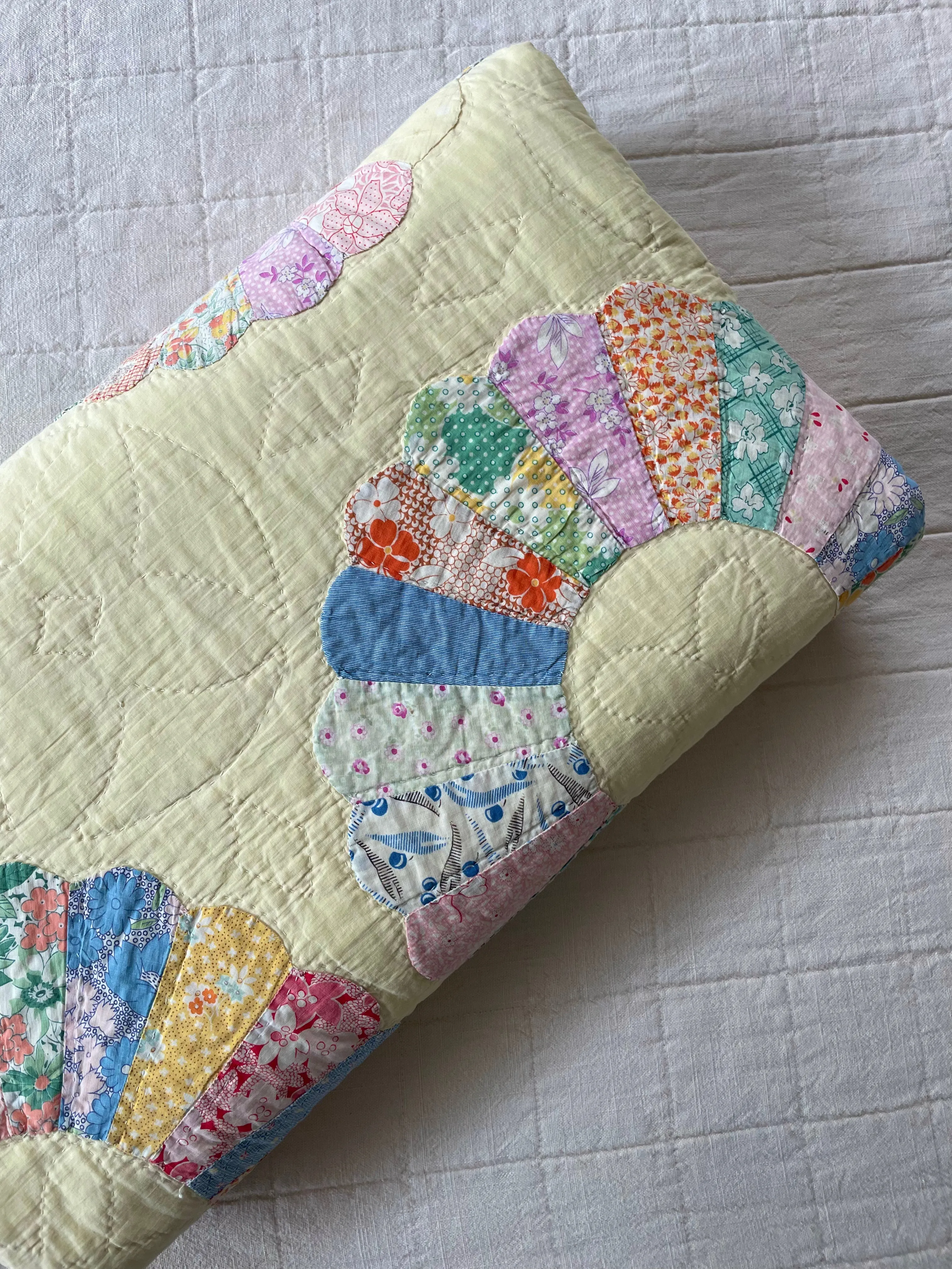 Vintage 1930s Dresden Plate Quilt