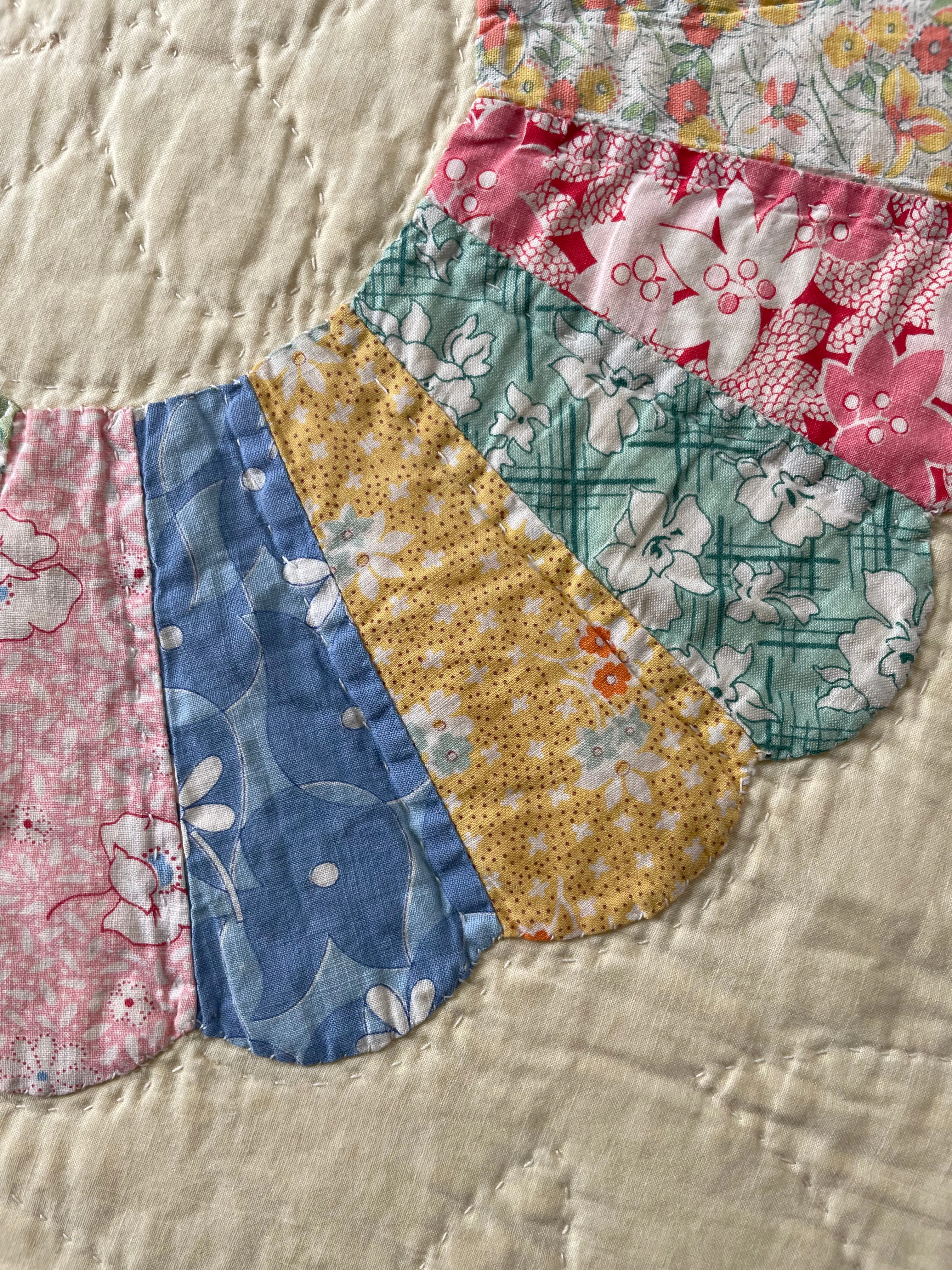 Vintage 1930s Dresden Plate Quilt