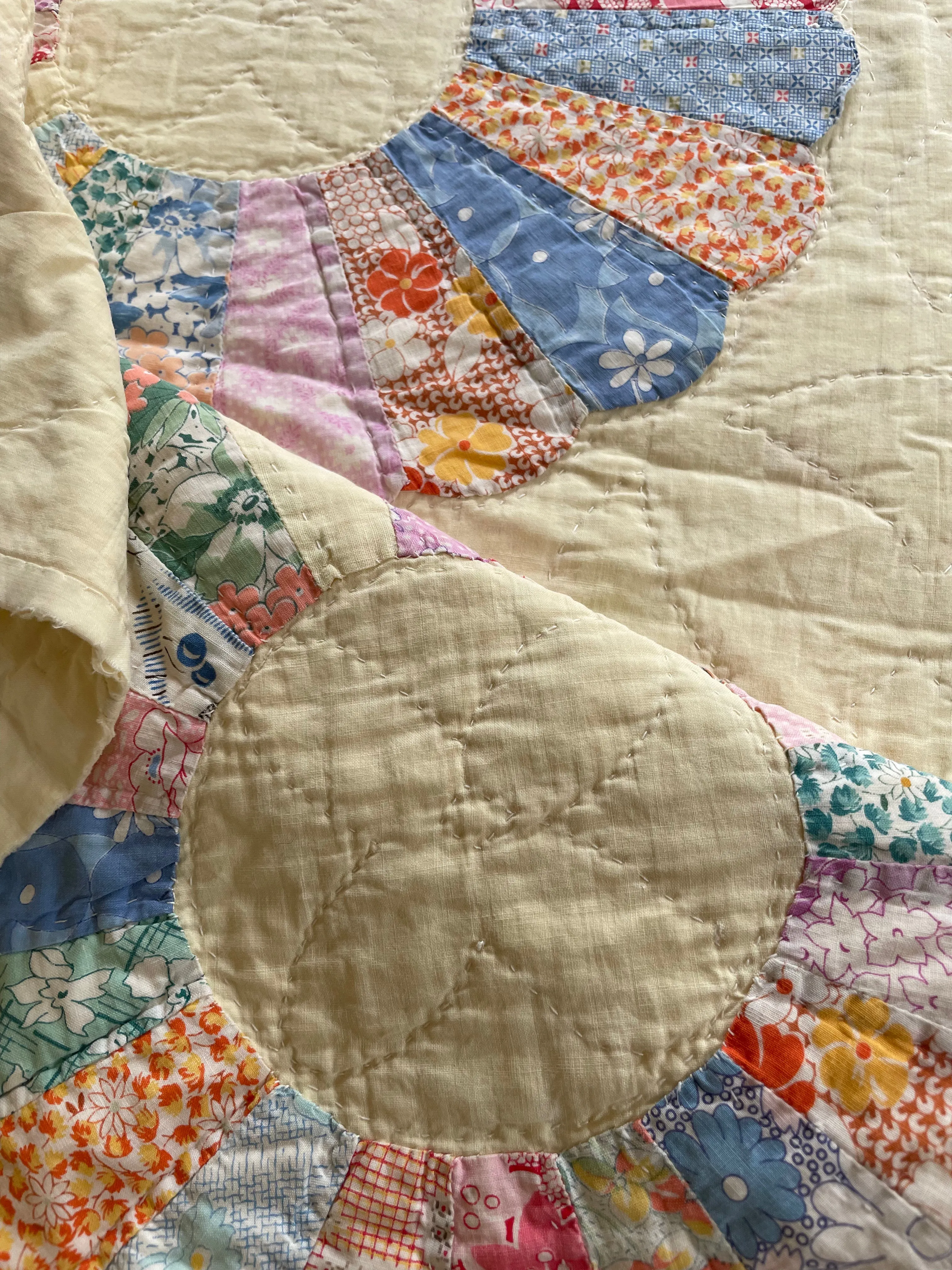 Vintage 1930s Dresden Plate Quilt