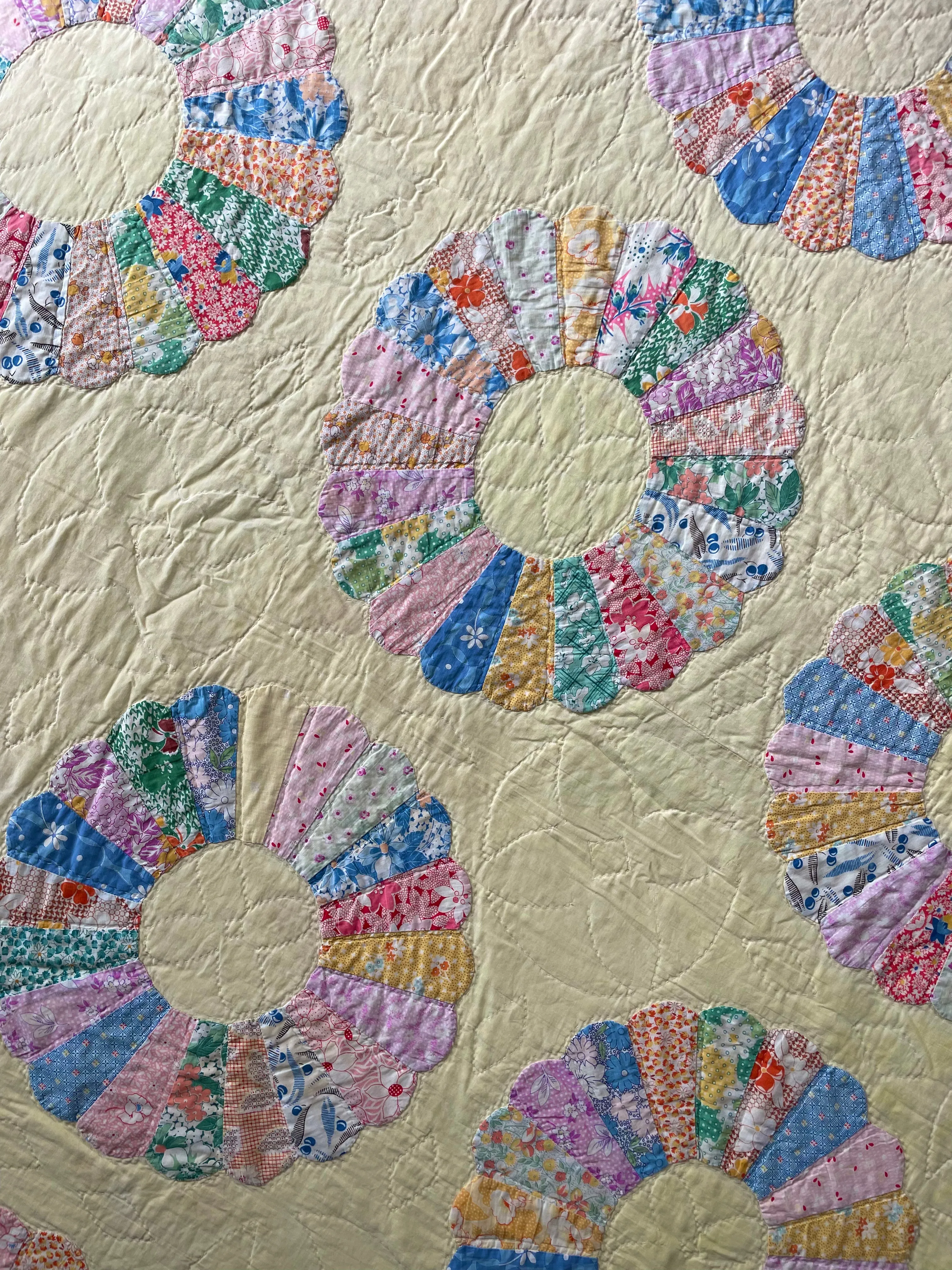 Vintage 1930s Dresden Plate Quilt