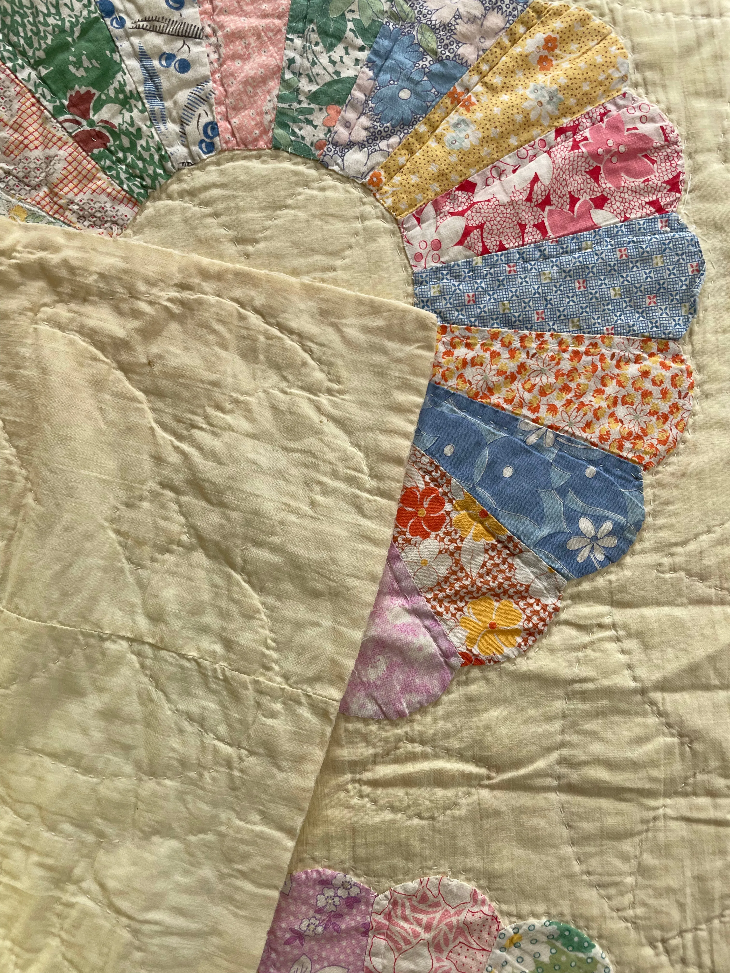 Vintage 1930s Dresden Plate Quilt