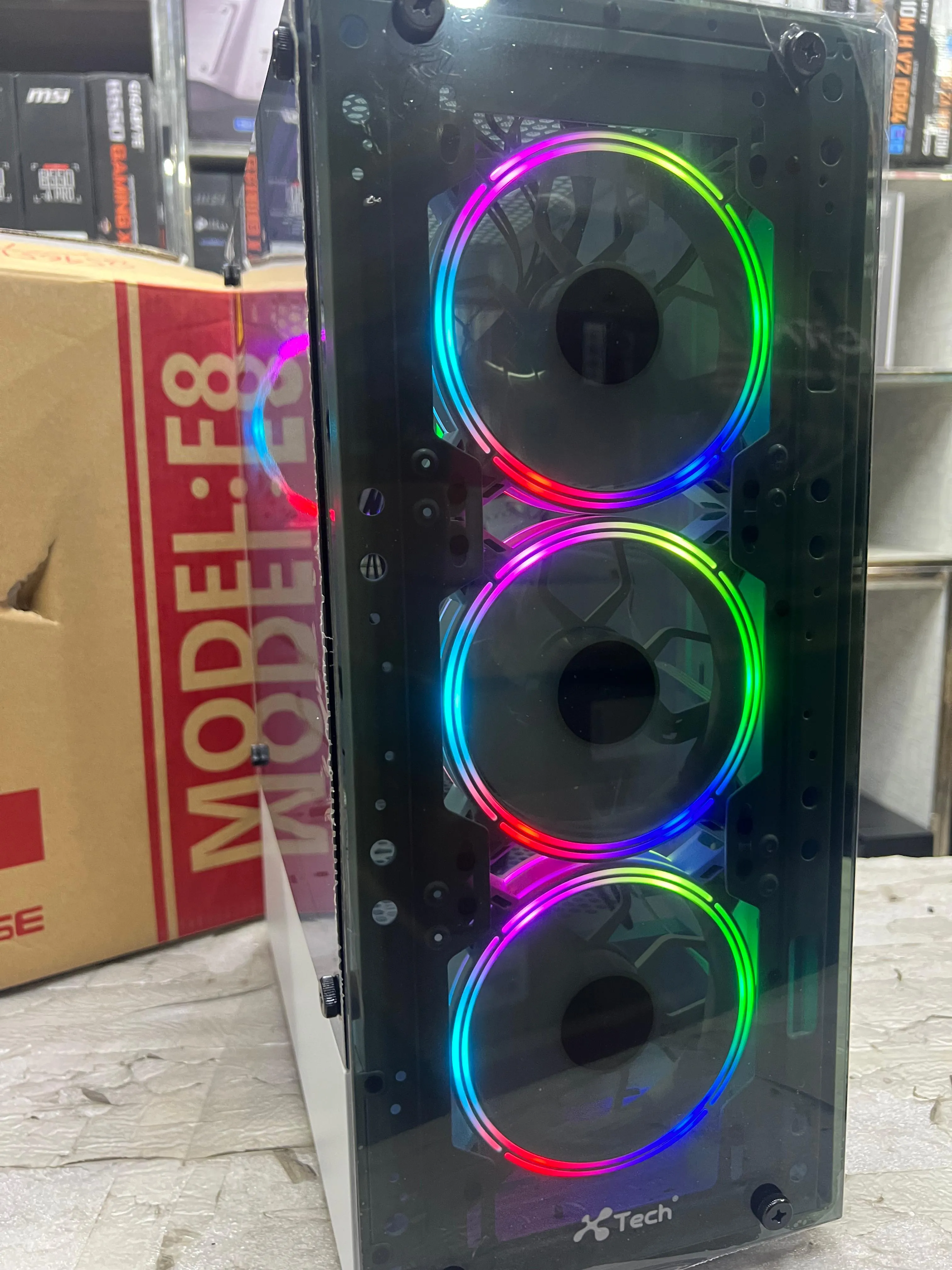 Xtech Casing F8 mid Tower white with 4 Rgb Fans